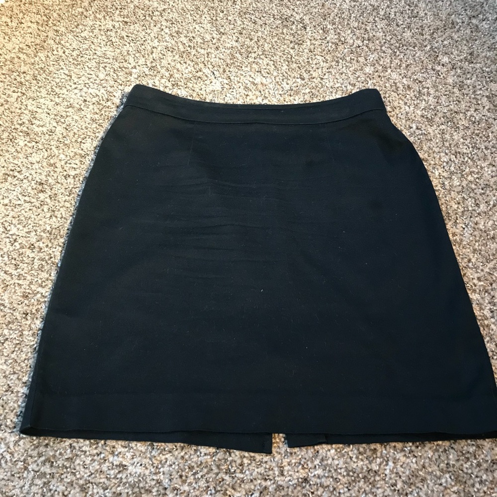 Short (not mini) black gap skirt.
